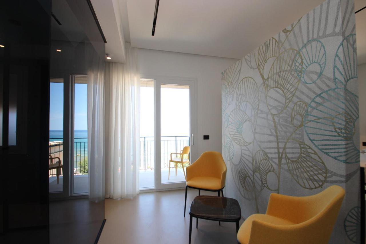 B&B Le Suites Di Costanza Cefalu Bagian luar foto