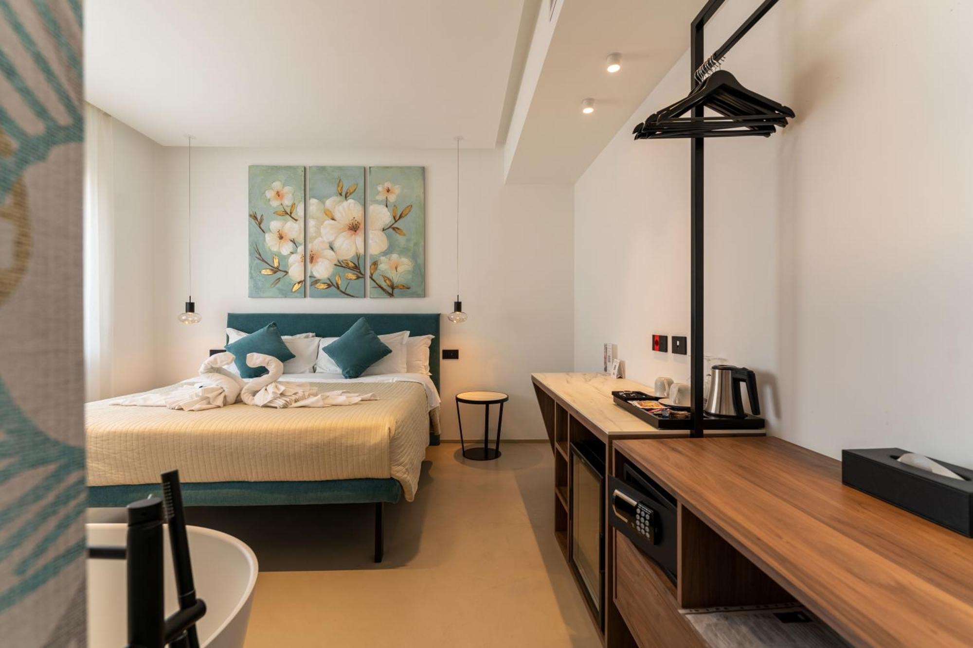 B&B Le Suites Di Costanza Cefalu Bagian luar foto